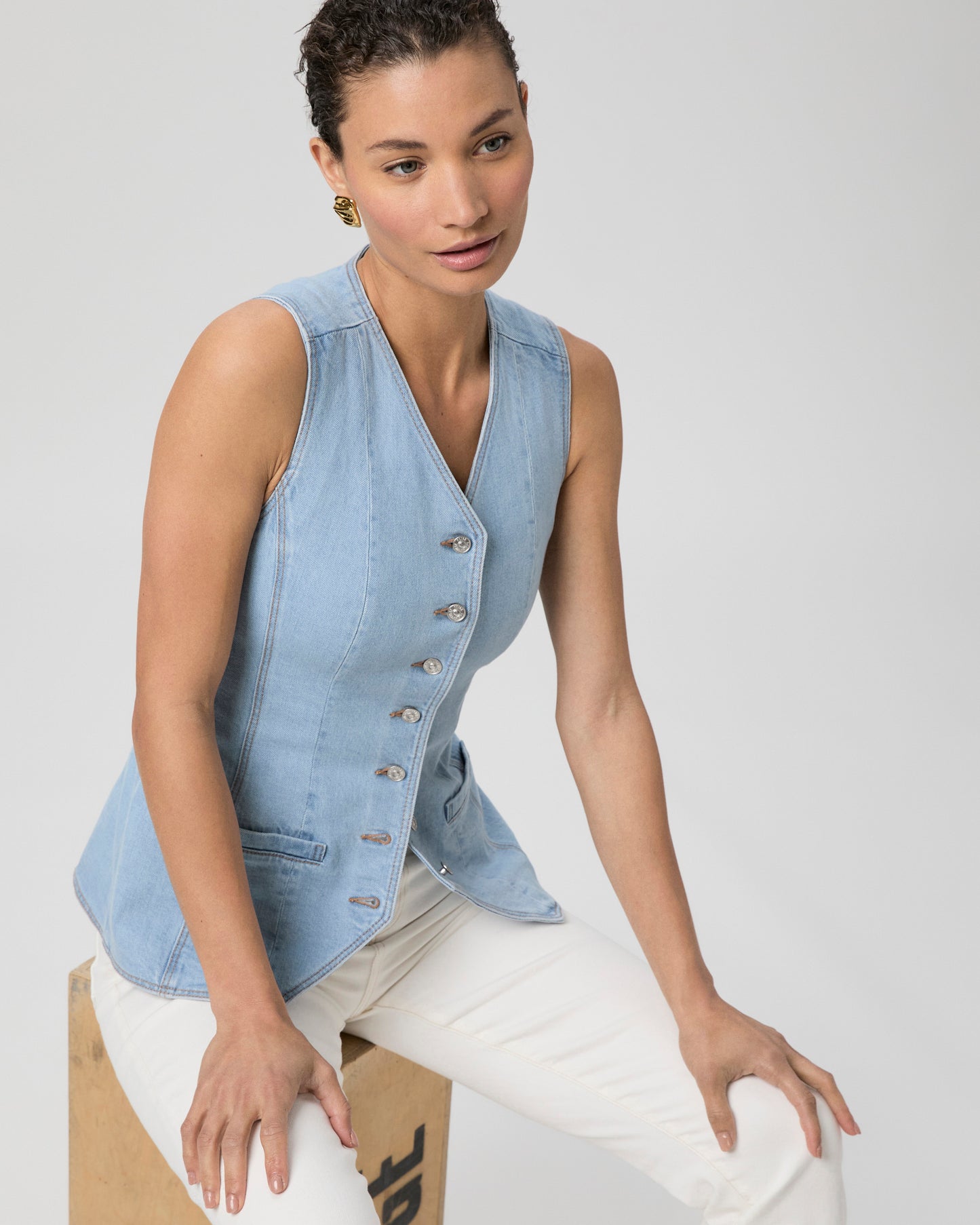 Yasmin Vest - Jocelyn 00