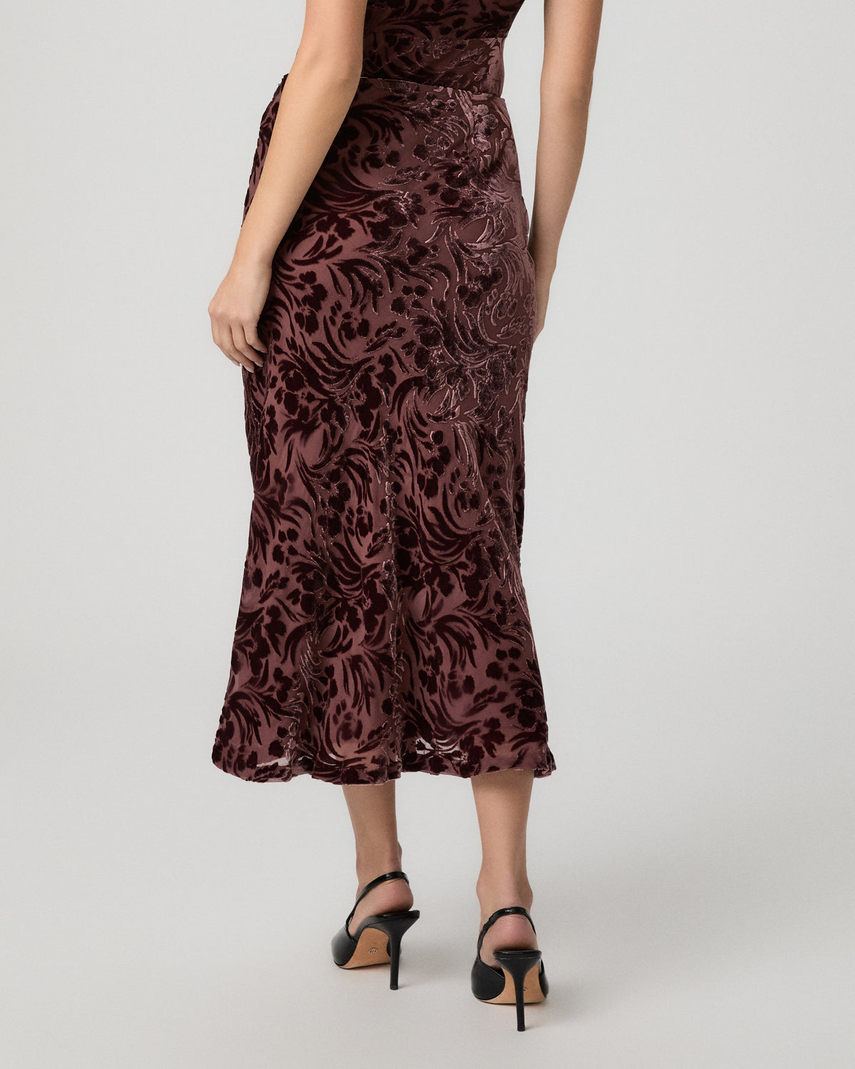 Back view of the Rylie Skirt in merlot velvet burnout with black heels