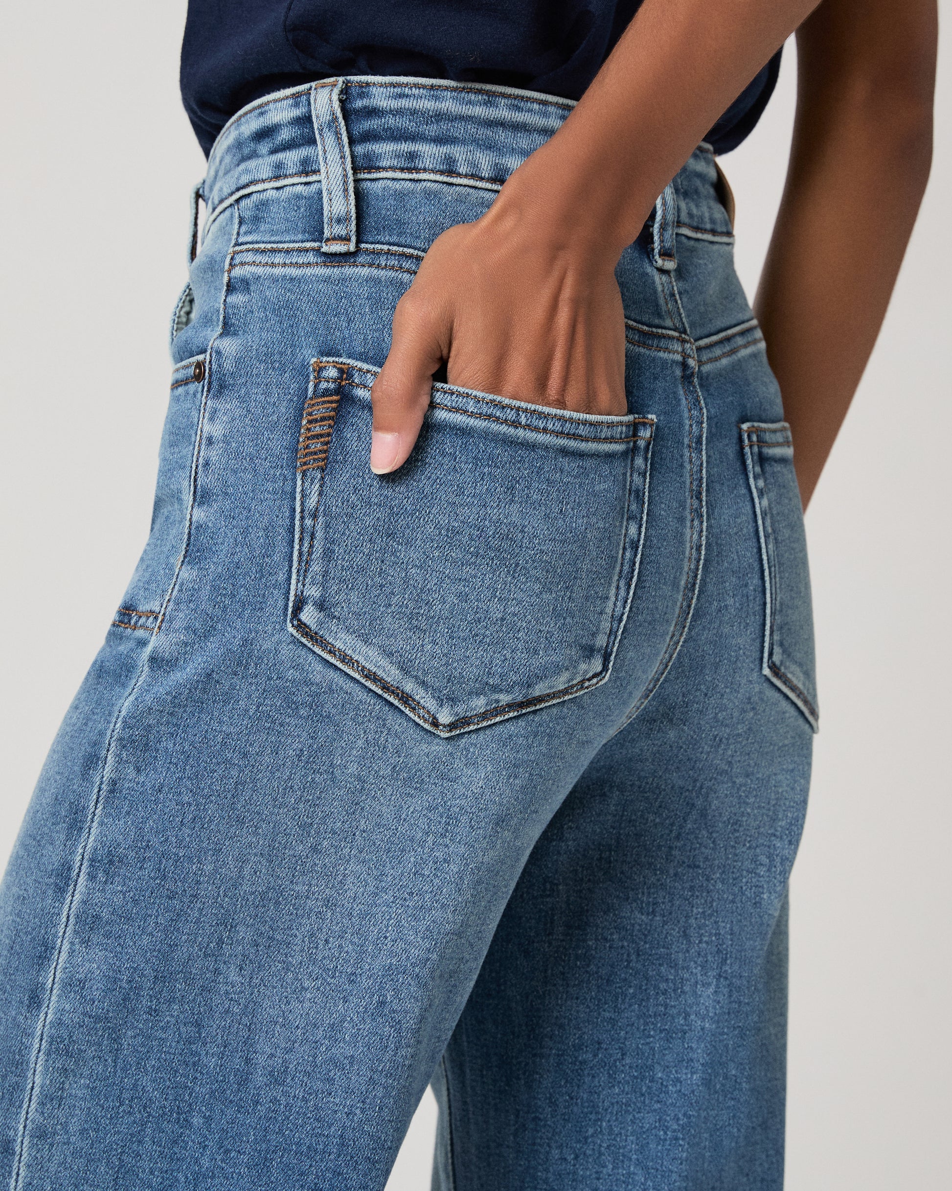 Anessa 31in With Rounded Stitch Thru Pckts - Monrovia 23