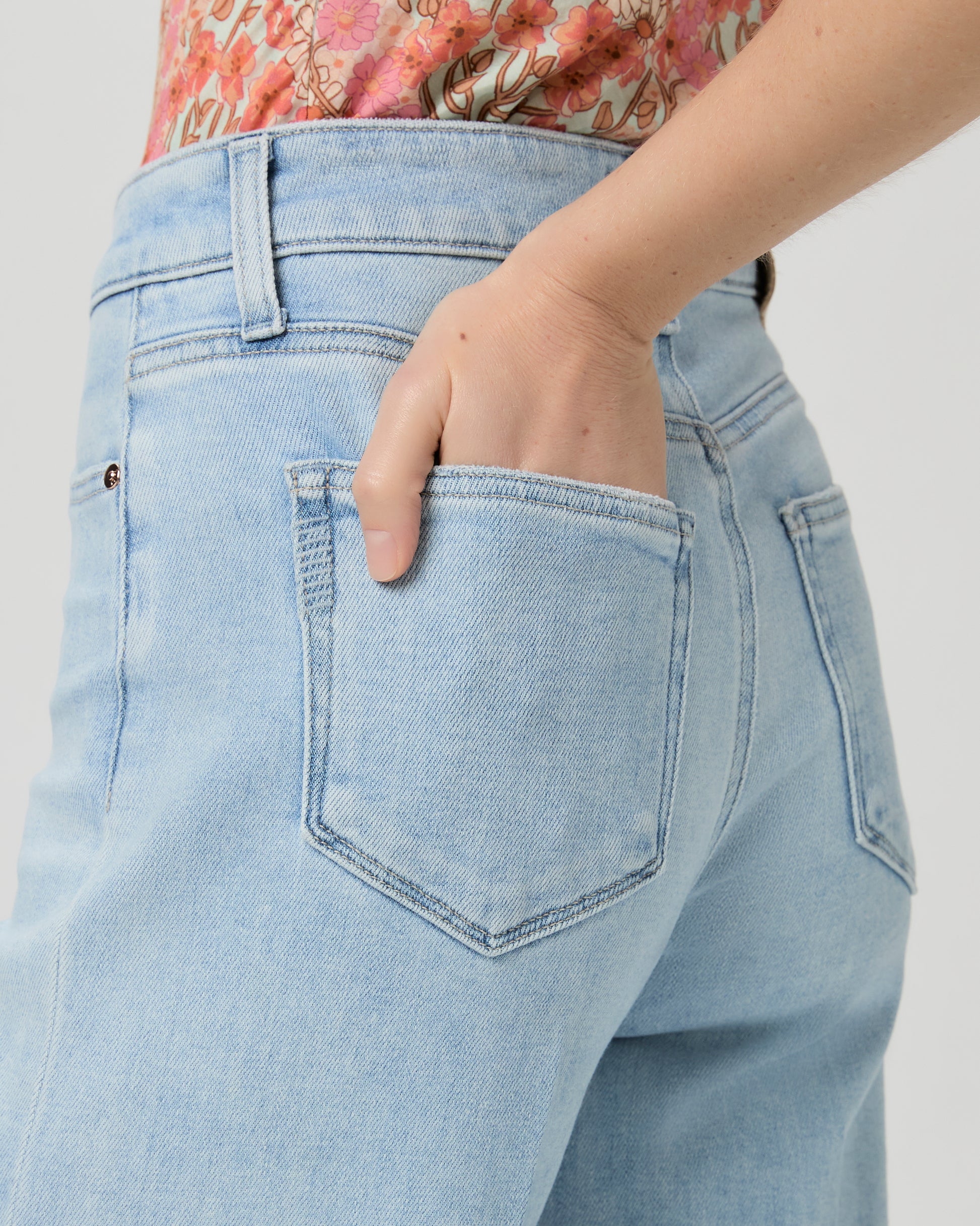 Anessa 31 Inch Wide Leg Jean - Suki Distressed 23