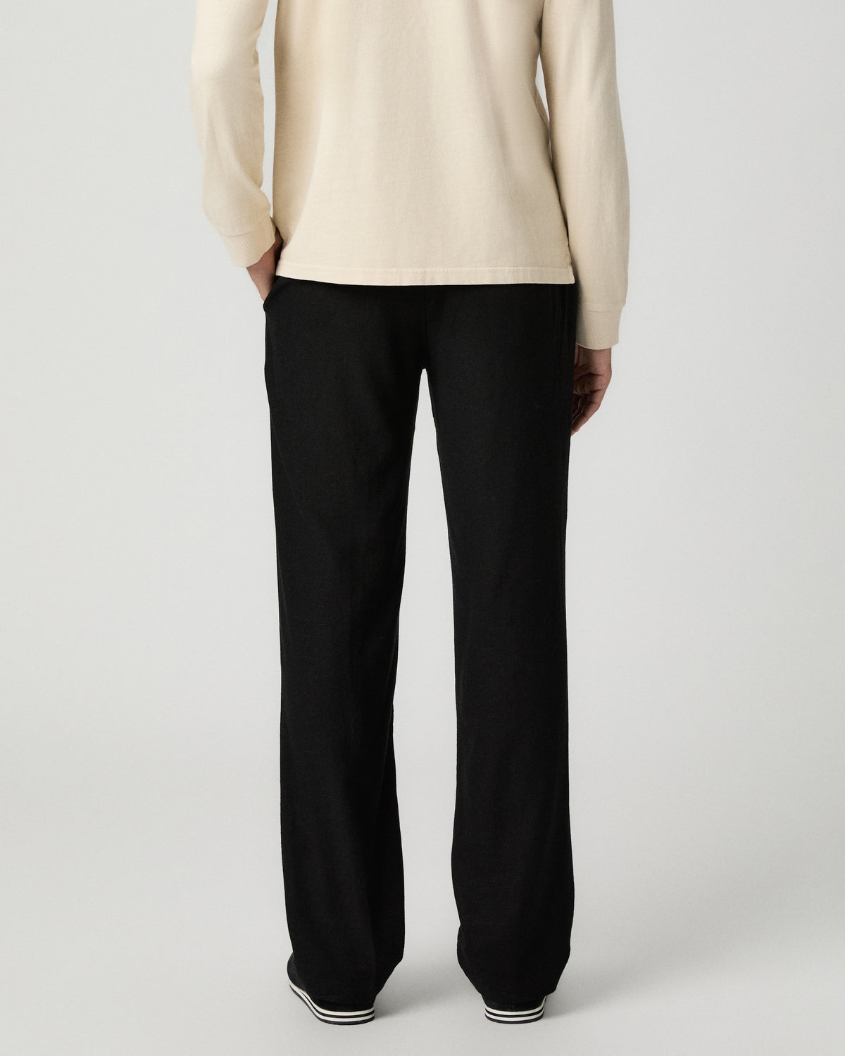Back view from the waist down of the Tiano Pant in Black